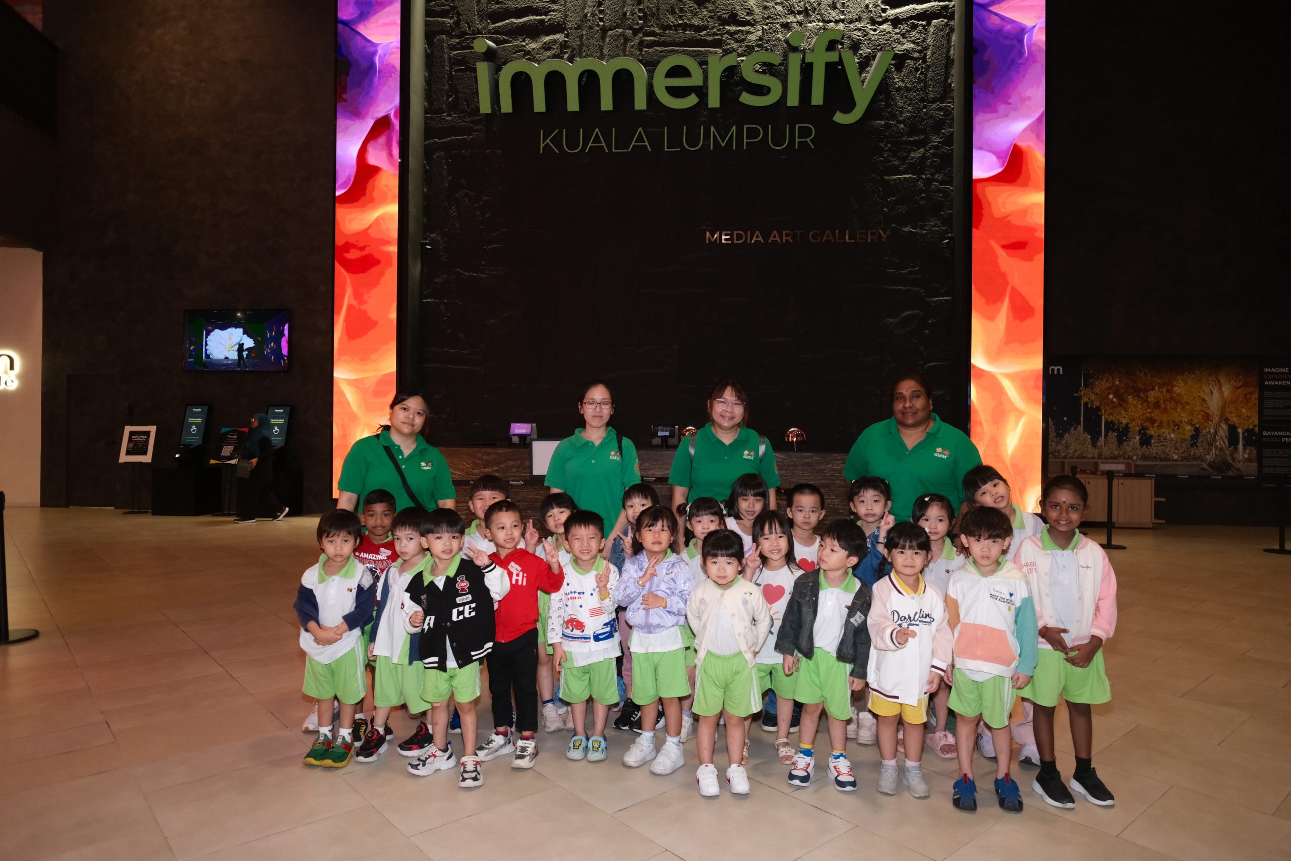 Students on a Kiddypedia field trip