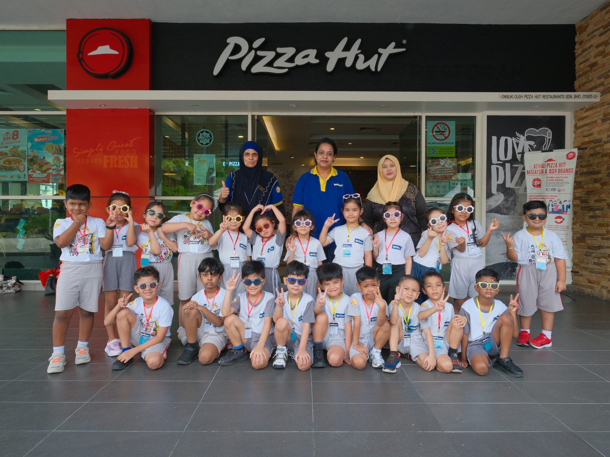 Students on a Kiddypedia field trip
