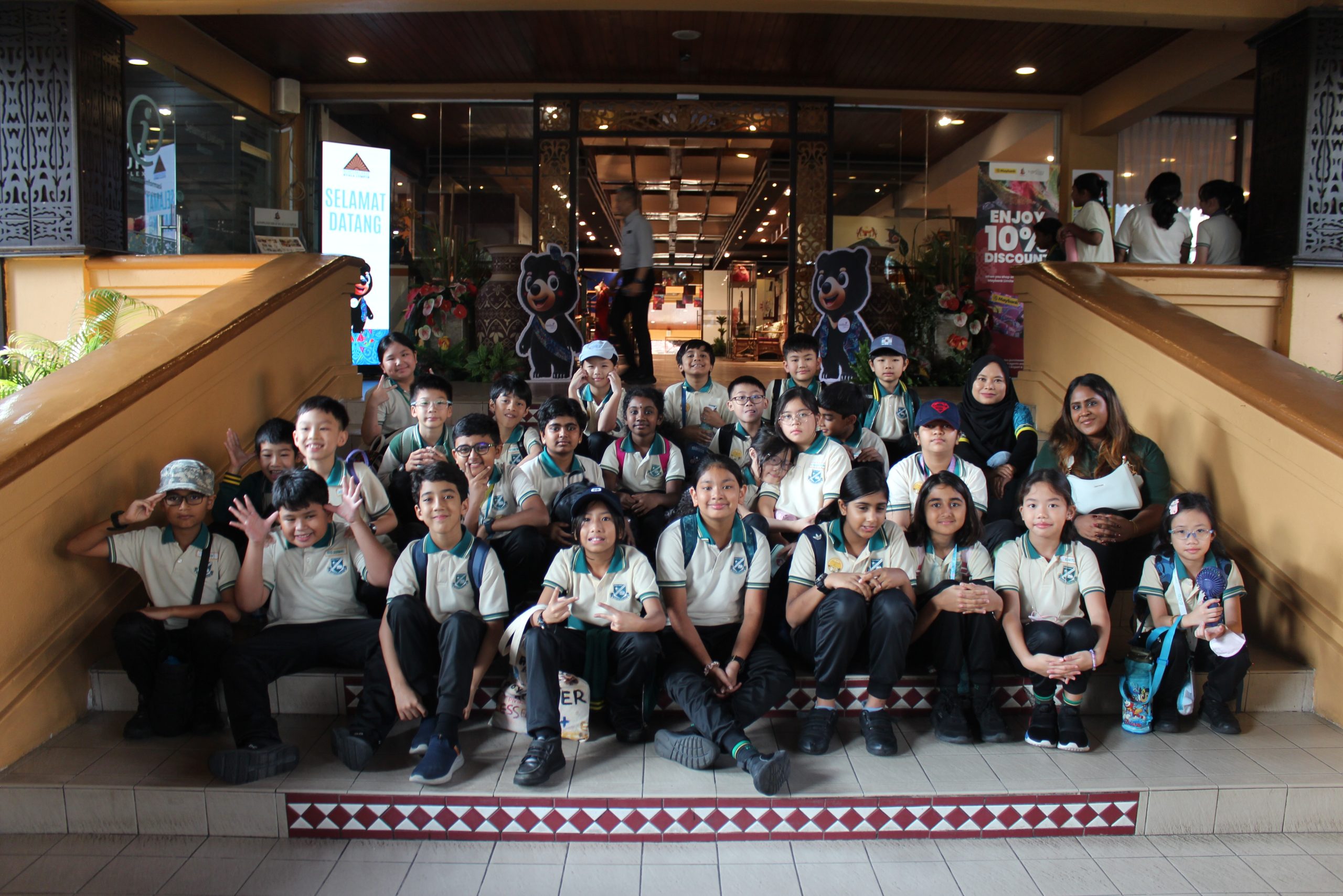 Students on a Kiddypedia field trip